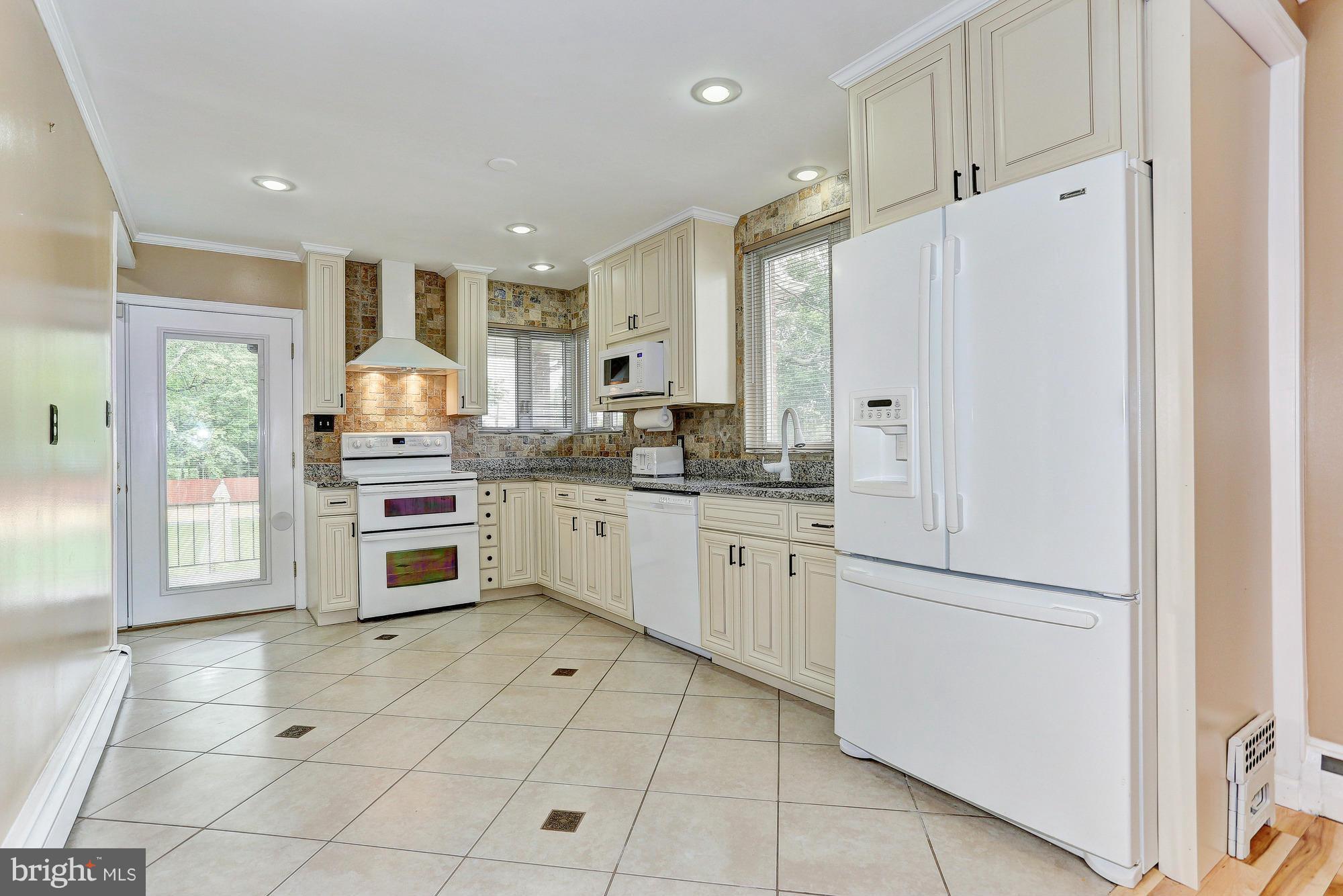 8449 Pleasant Plains Road Towson, MD 21286 - Photo 7 of 26 Kitchen