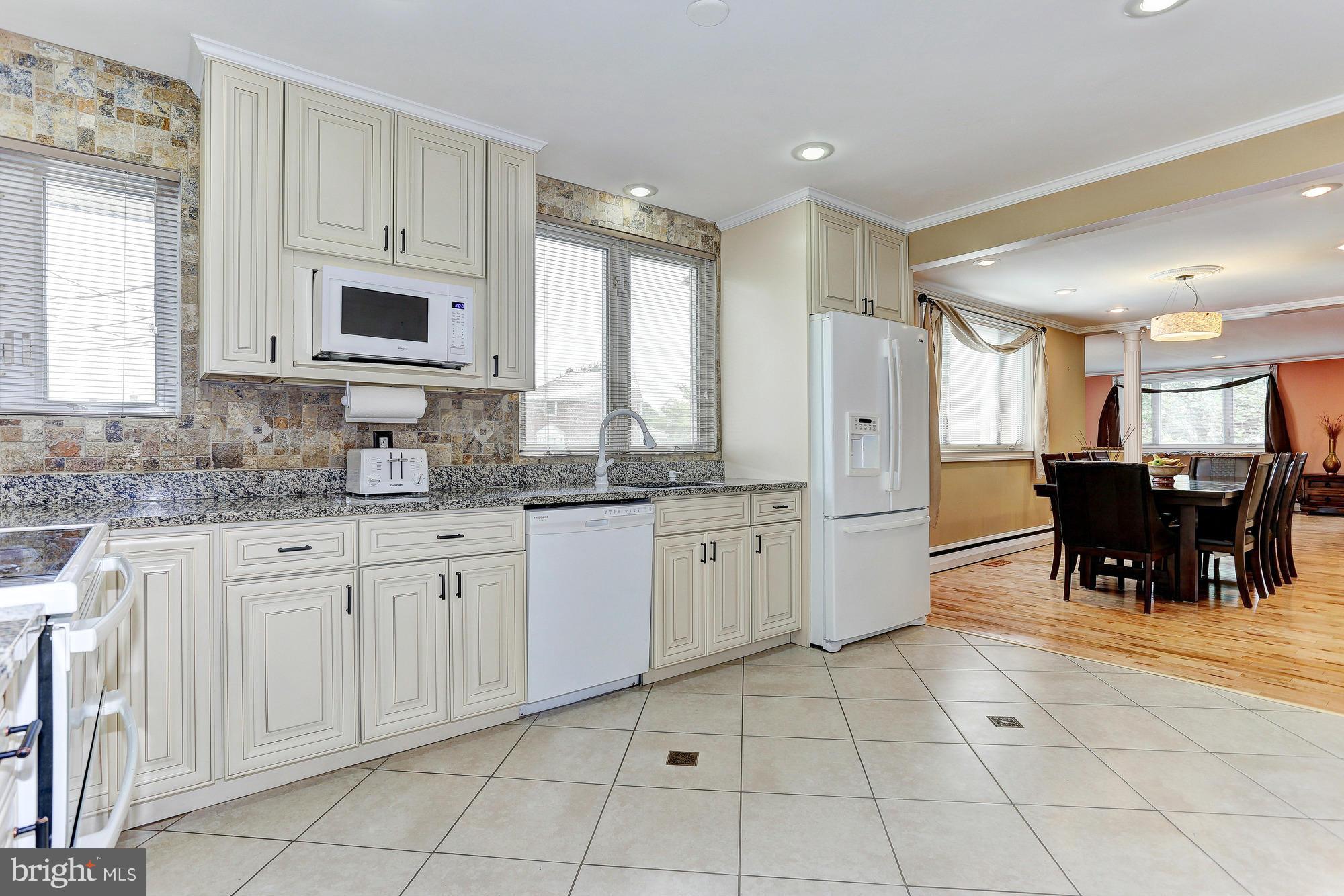 8449 Pleasant Plains Road Towson, MD 21286 - Photo 8 of 26 Kitchen