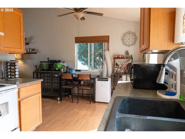 $335,000 | 689 Blue Jay Loop, Creswell, OR 97426