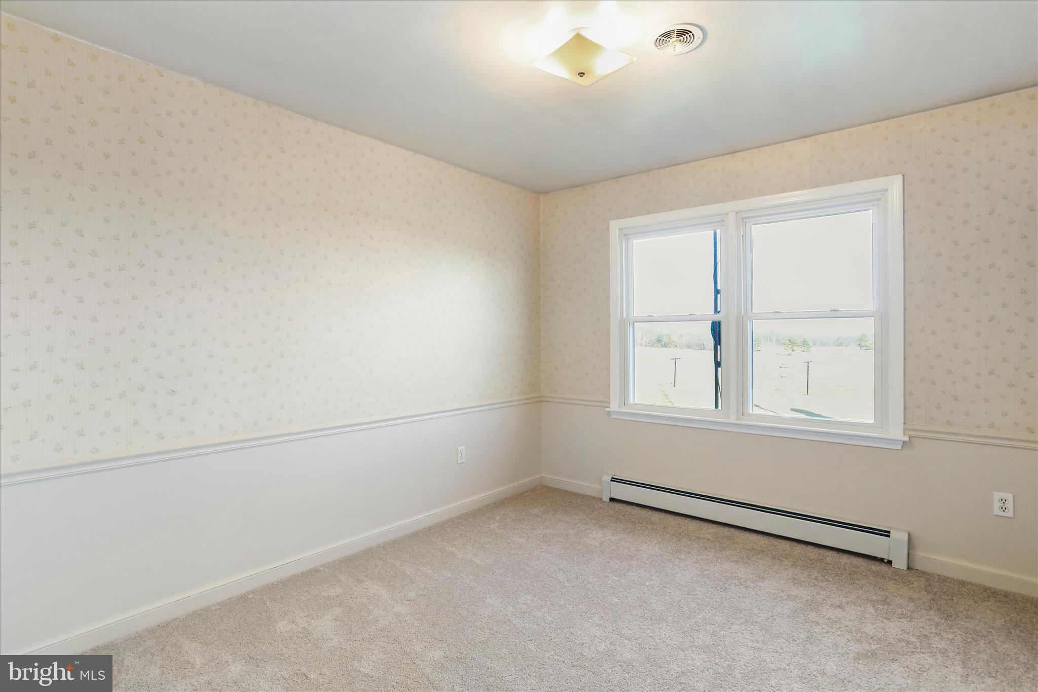 13728 Broadfording Church Road Hagerstown, MD 21740 - Photo 20 of 44 an empty room with windows