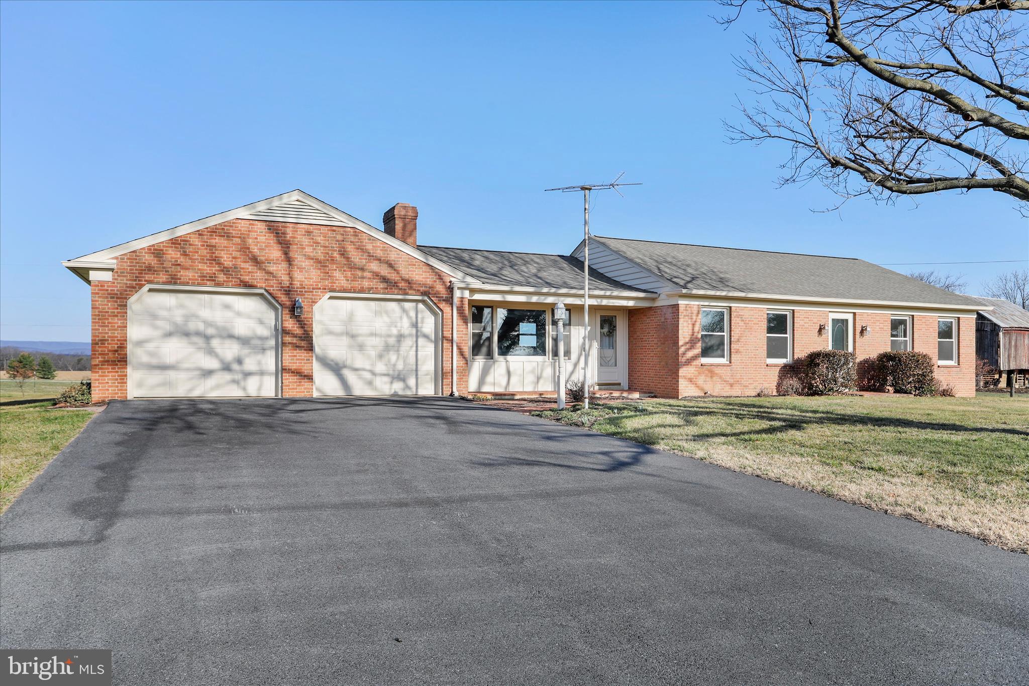 13728 Broadfording Church Road Hagerstown, MD 21740 - Photo 2 of 44 a front view of a house with garden