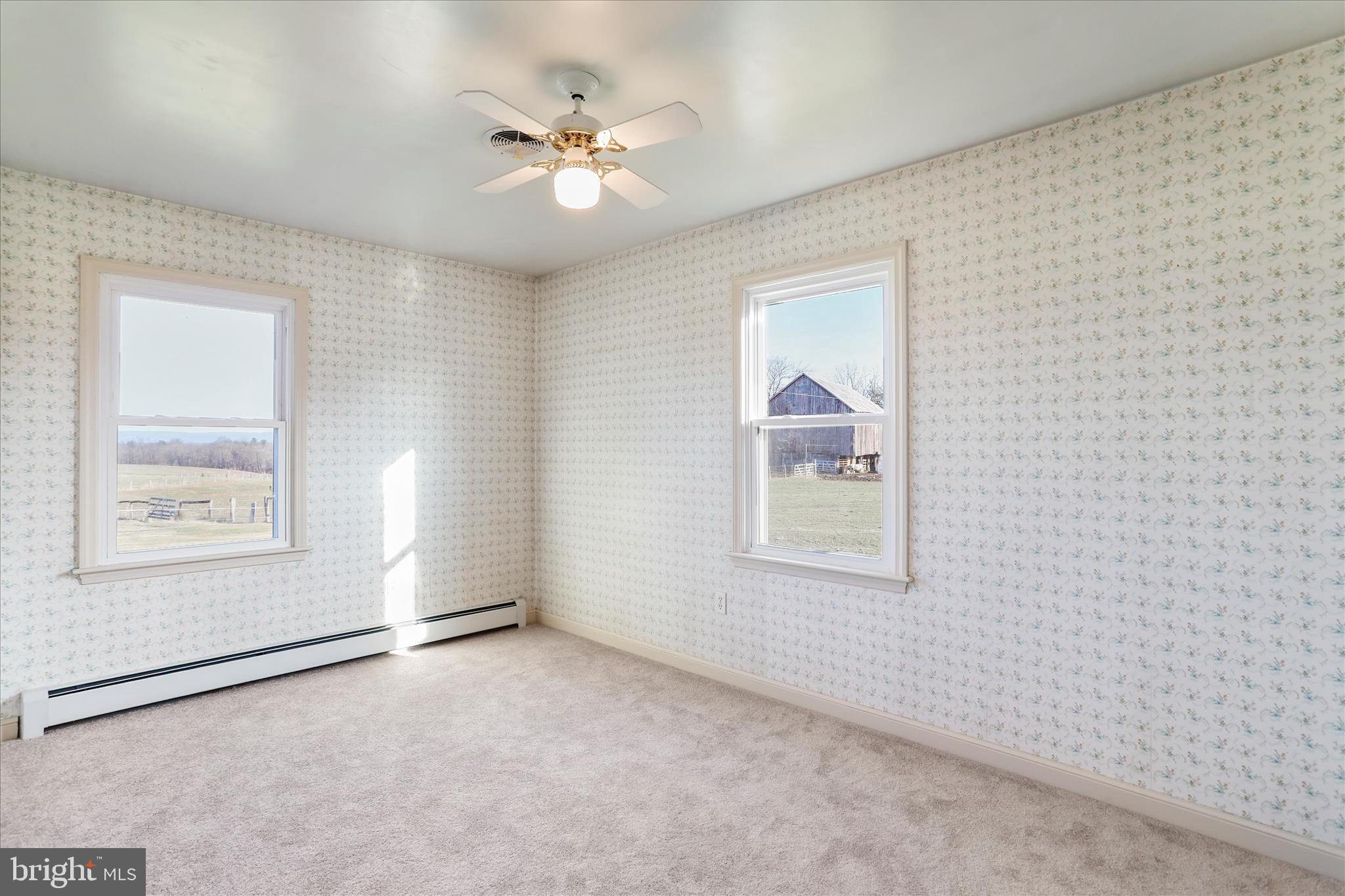 13728 Broadfording Church Road Hagerstown, MD 21740 - Photo 25 of 44 an empty room with a window