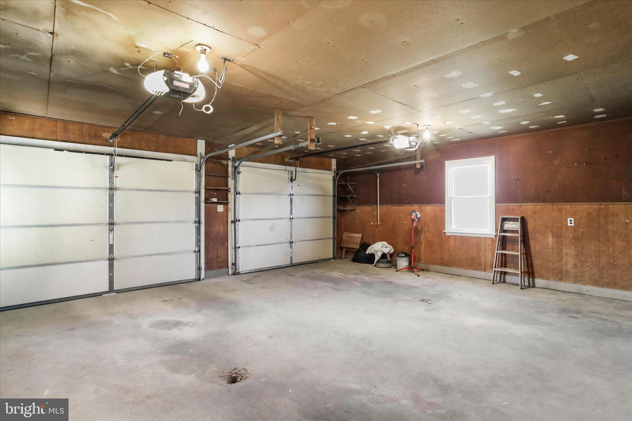 13728 Broadfording Church Road Hagerstown, MD 21740 - Photo 34 of 44 a view of a garage