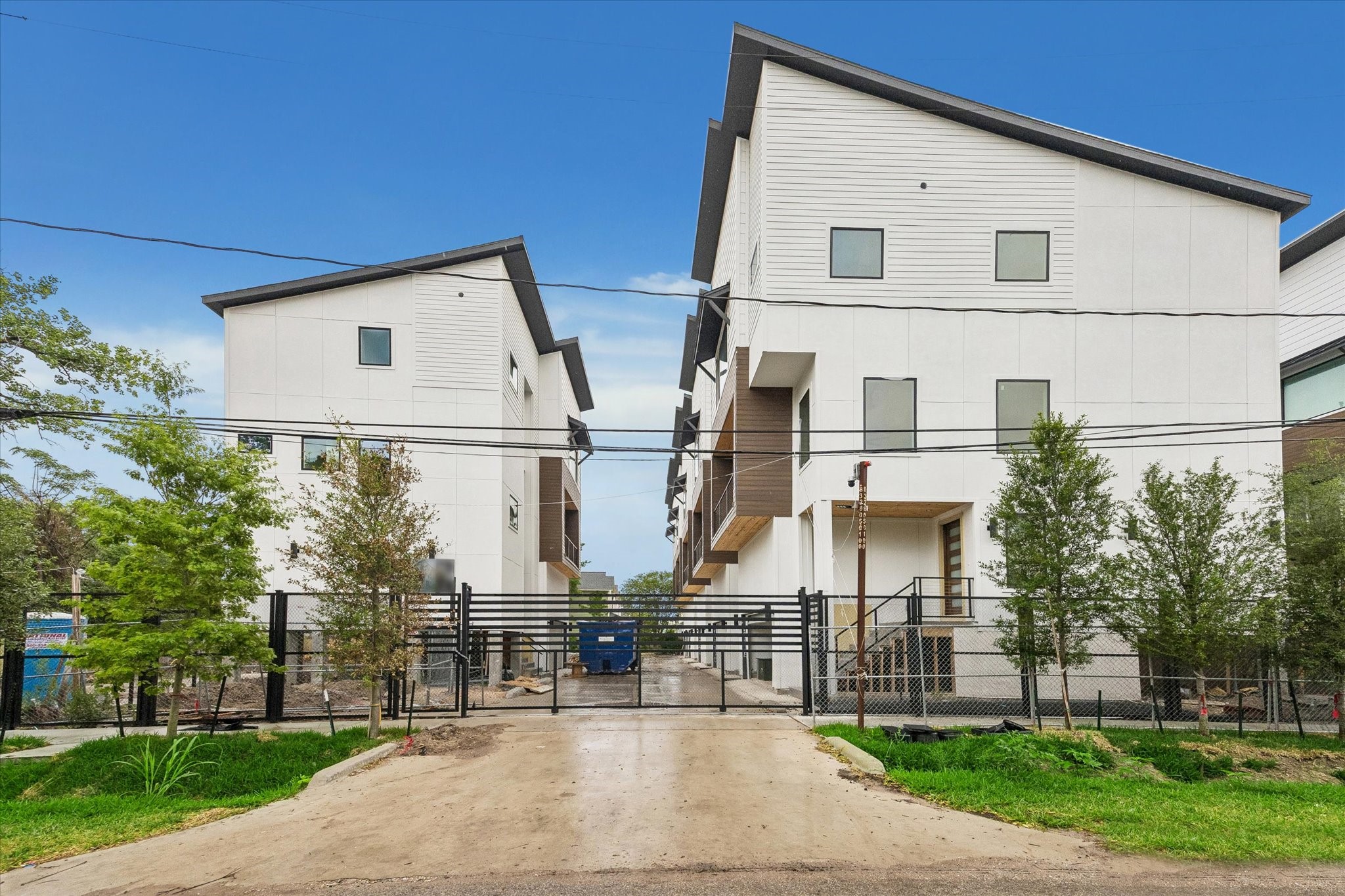 1034 West 17th Street, Unit B Houston, TX 77008 - Photo 1 of 25 Discover versatile living at 17 Square in the Heights! These eco-conscious homes feature beyond- market construction and smart home technology.