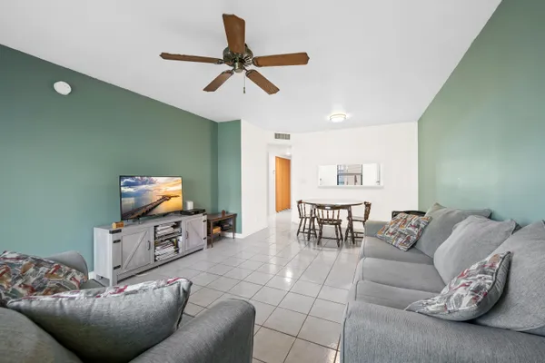 $229,900 | 5570 Lakeside Drive, Unit 102, Margate, FL 33063