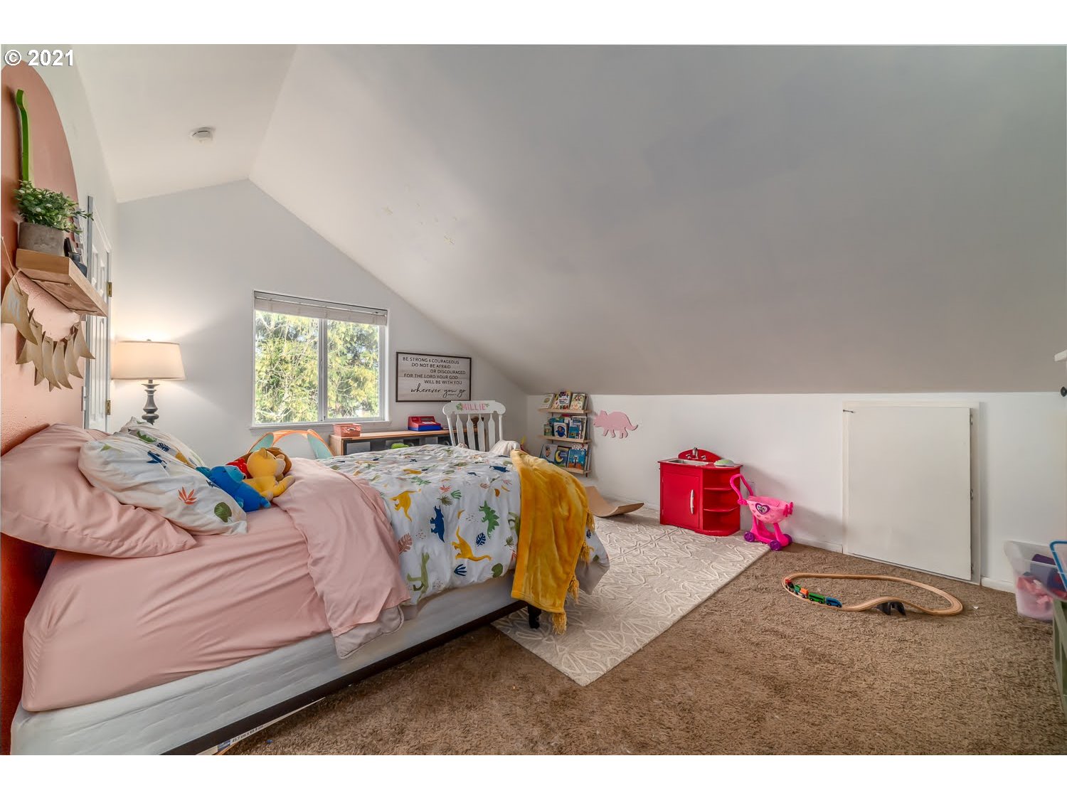 238 South 68th Court Springfield, OR 97478 - Photo 22 of 31 a bedroom with a bed and window