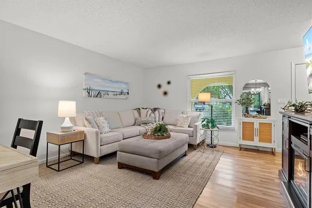 $8,000 | 3210 Wood Street, Sarasota, FL 34237