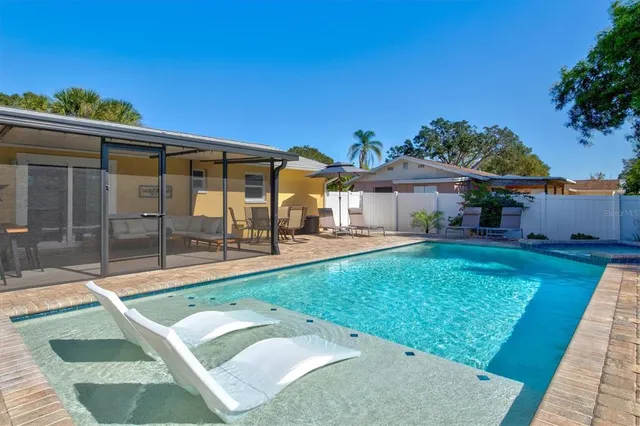 $8,000 | 3210 Wood Street, Sarasota, FL 34237