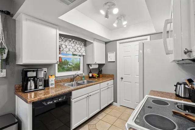 $8,000 | 3210 Wood Street, Sarasota, FL 34237