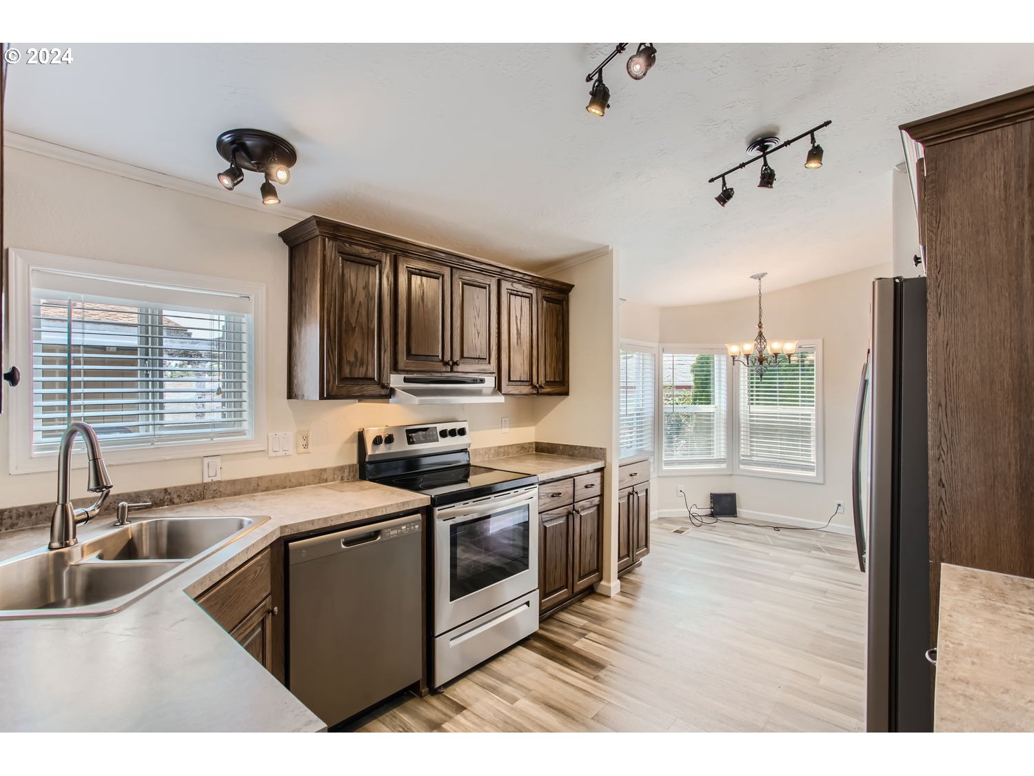 12450 Southwest Fischer Road, Unit 239 Portland, OR 97224 - Photo 11 of 28 Gallery Image 11