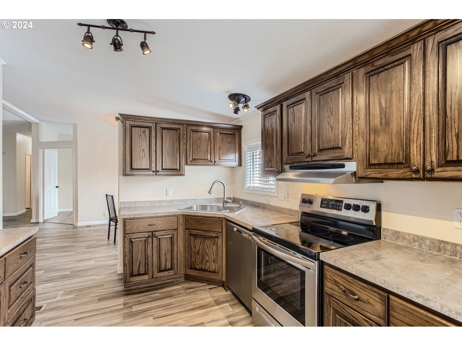 12450 Southwest Fischer Road, Unit 239 Portland, OR 97224 - Photo 12 of 28 Gallery Image 12