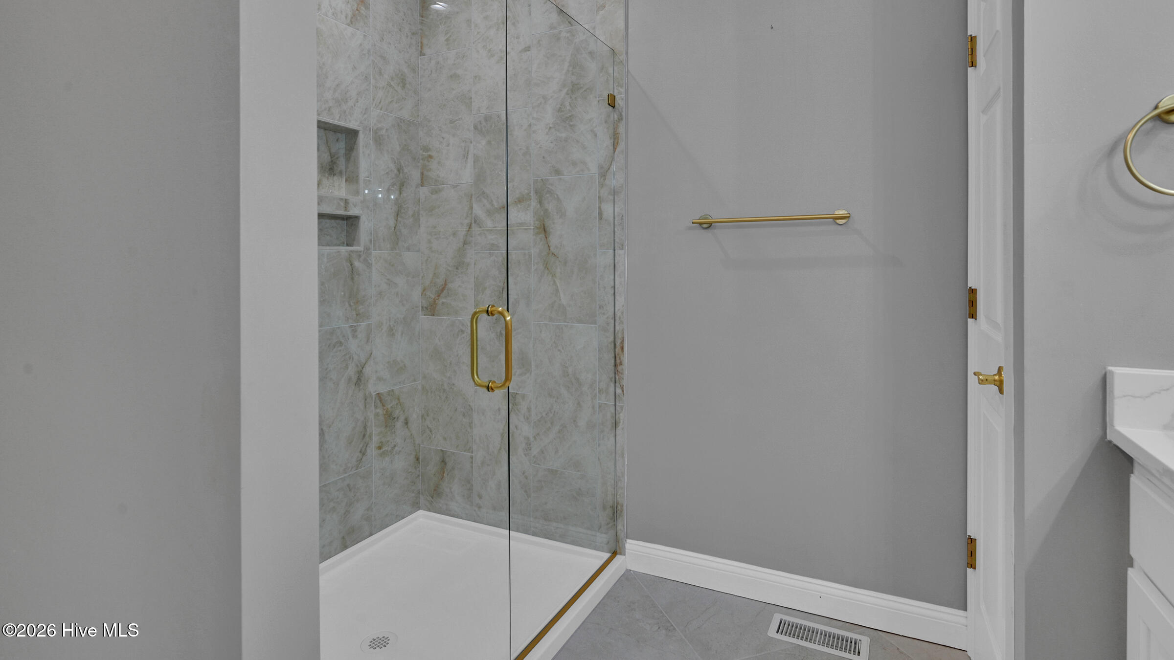 104 Fairview Lane Chocowinity, NC 27817 - Photo 22 of 55 22- Master Shower