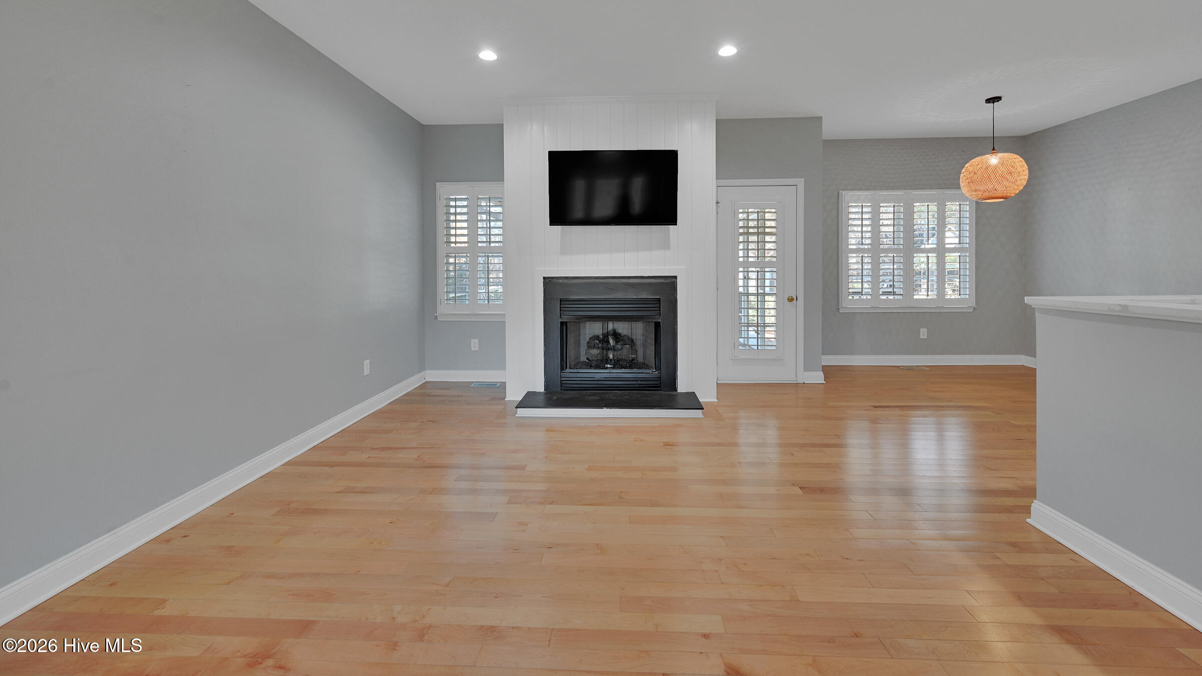 104 Fairview Lane Chocowinity, NC 27817 - Photo 5 of 55 05- Living Room