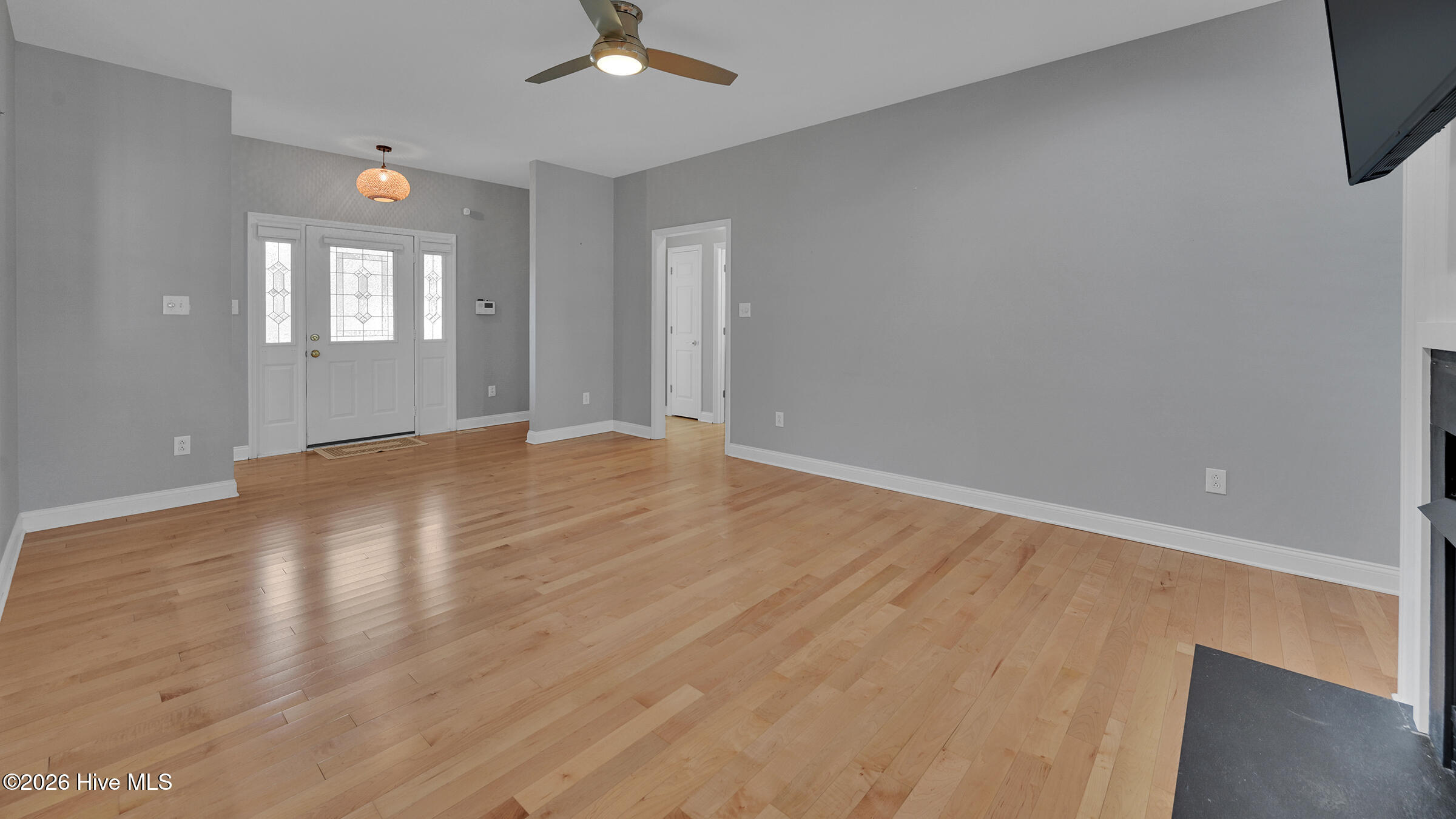 104 Fairview Lane Chocowinity, NC 27817 - Photo 6 of 55 06- Living room