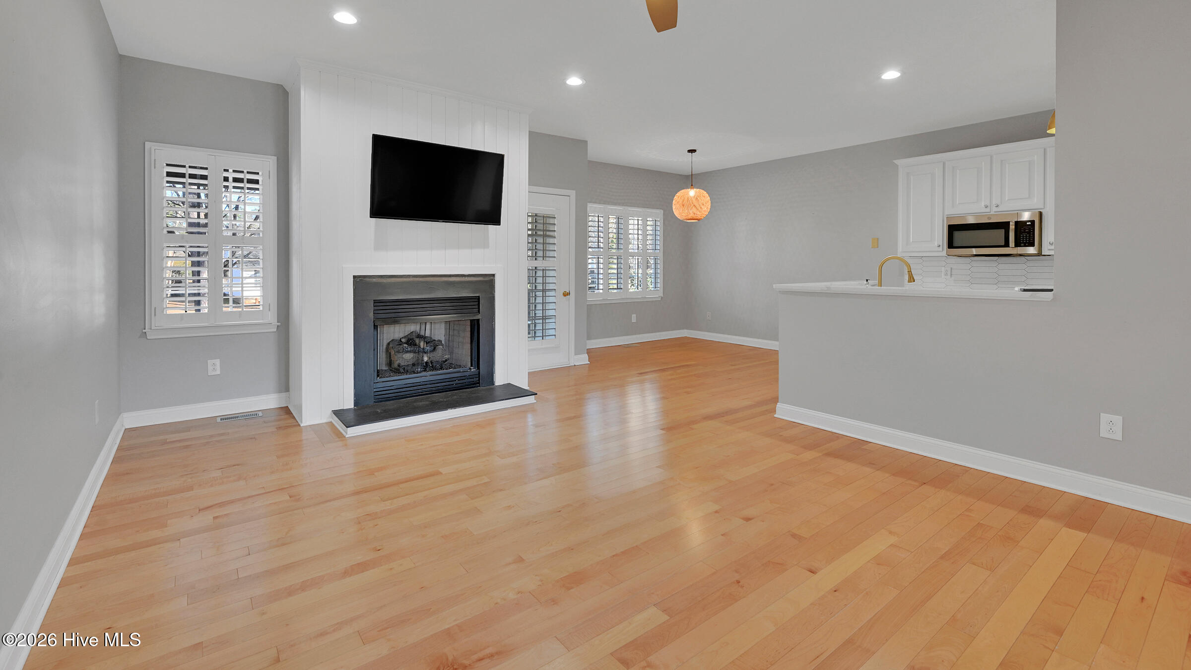 104 Fairview Lane Chocowinity, NC 27817 - Photo 7 of 55 07-Living room