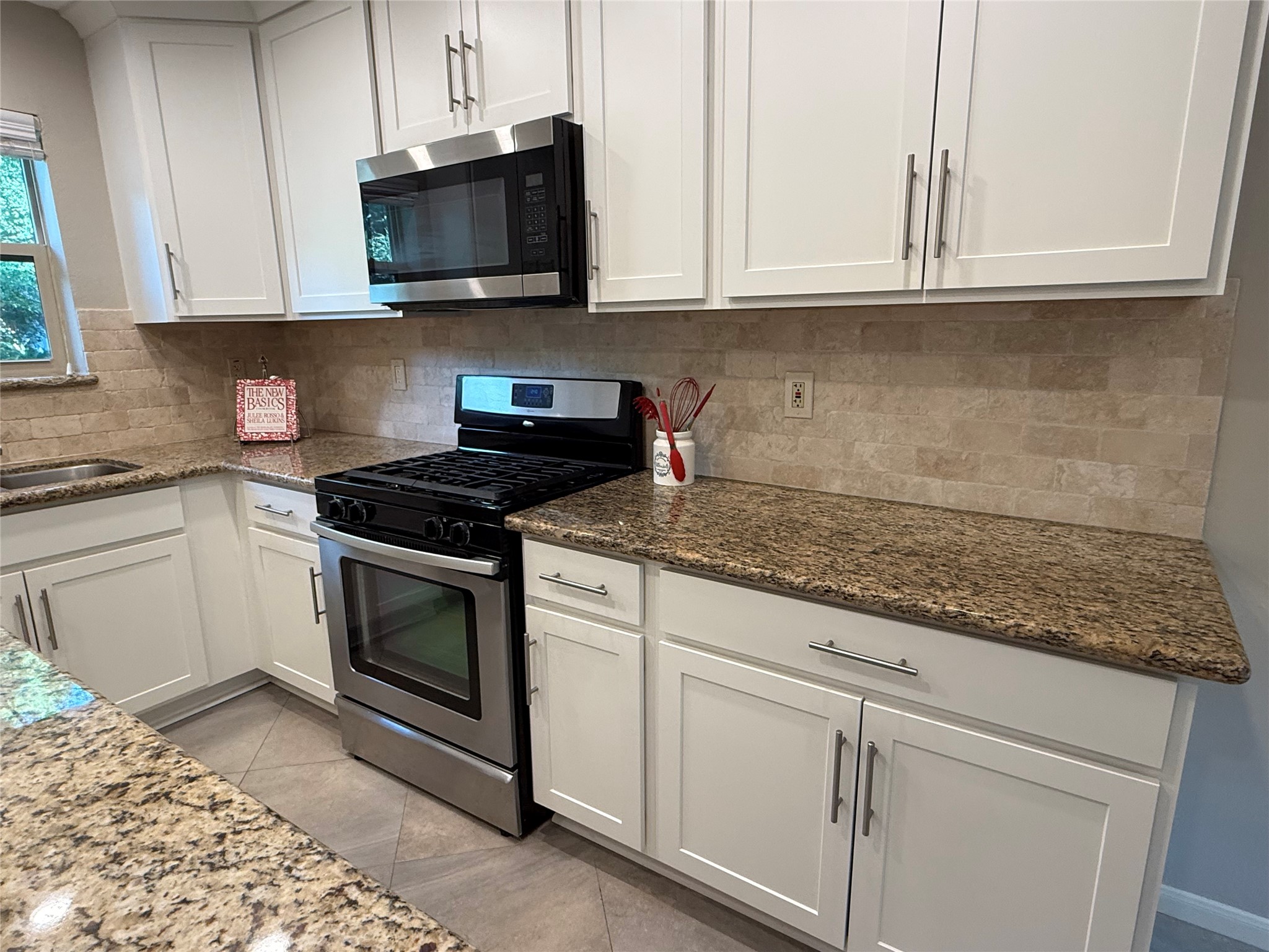 13 Maywind Court The Woodlands, TX 77381 - Photo 6 of 33 Self-cleaning oven and microwave complete the kitchen appliances