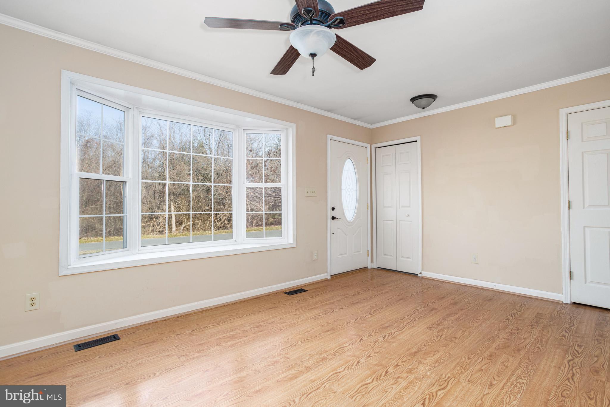 695 Mesquite Road Severn, MD 21144 - Photo 5 of 42 Living Room