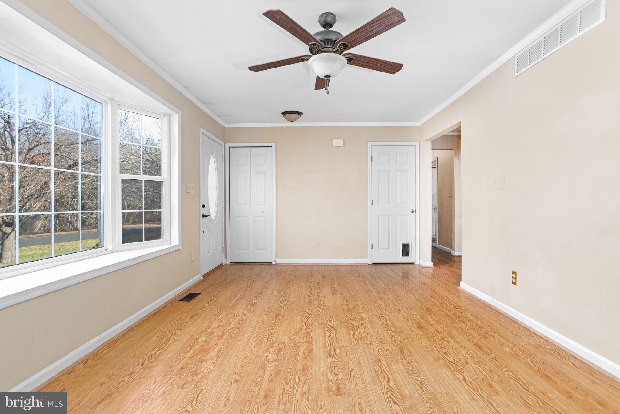 695 Mesquite Road Severn, MD 21144 - Photo 6 of 42 Living Room