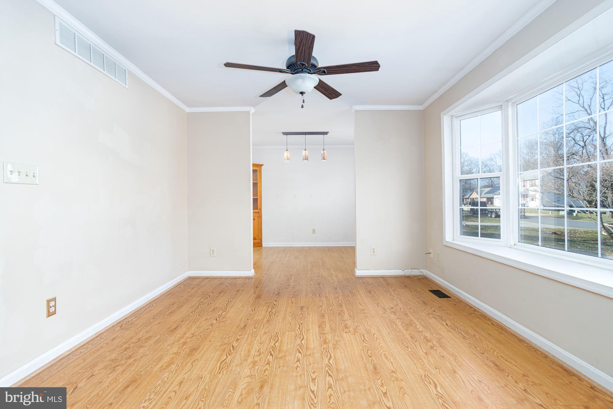 695 Mesquite Road Severn, MD 21144 - Photo 7 of 42 Living Room