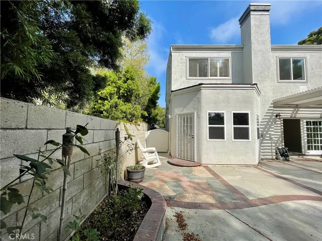 a view of building with yard