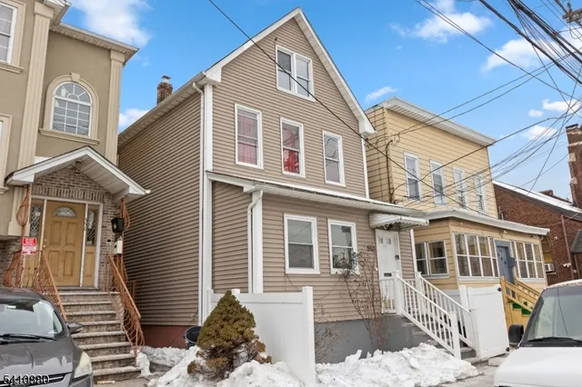 $2,400 | 552 Franklin Street, Unit 1, Elizabeth Port, NJ 07206