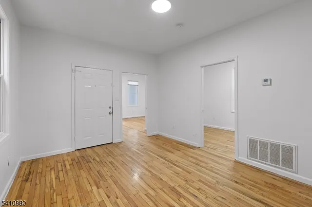 $2,400 | 552 Franklin Street, Unit 1, Elizabeth Port, NJ 07206