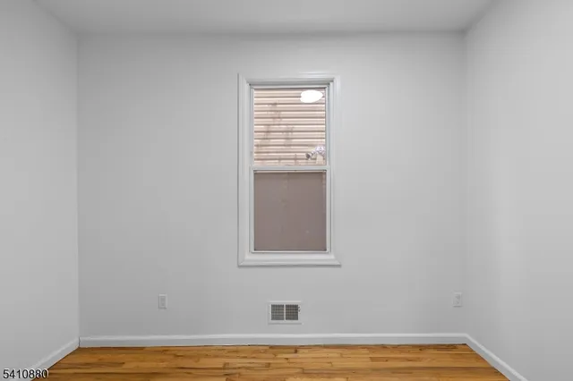 $2,400 | 552 Franklin Street, Unit 1, Elizabeth Port, NJ 07206