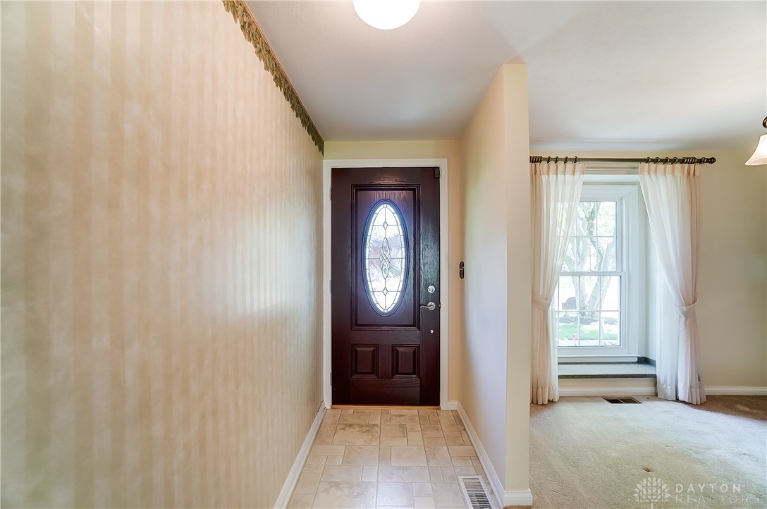 4909 Bonnie Road Kettering, OH 45440 - Photo 5 of 34