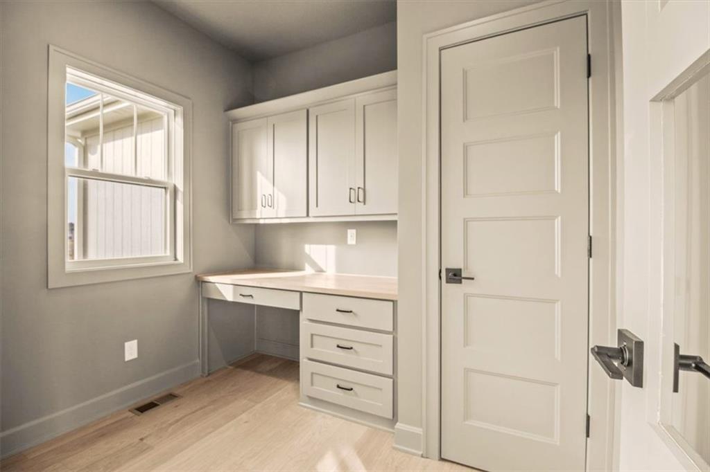 1317 Larson Avenue Warrensburg, MO 64093 - Photo 4 of 35