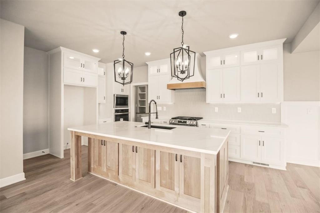 1317 Larson Avenue Warrensburg, MO 64093 - Photo 7 of 35