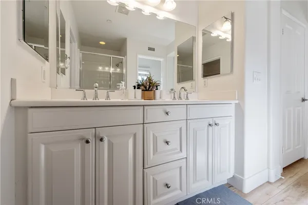 $4,800 | 94 Chantilly, Irvine, CA 92620