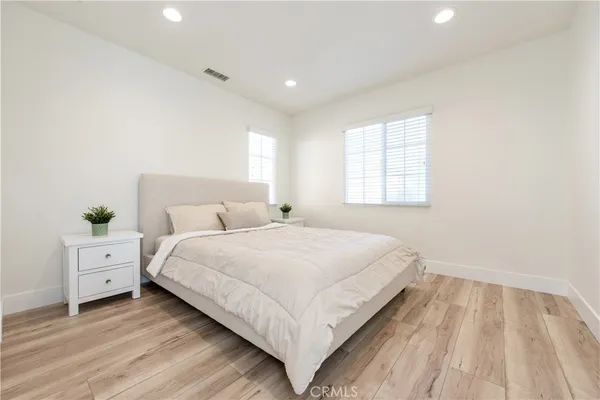 $4,800 | 94 Chantilly, Irvine, CA 92620