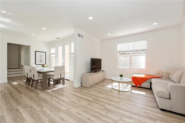 $4,800 | 94 Chantilly, Irvine, CA 92620