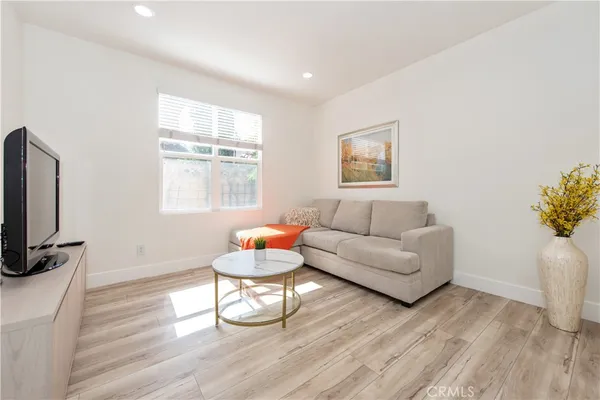 $4,800 | 94 Chantilly, Irvine, CA 92620