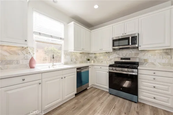 $4,800 | 94 Chantilly, Irvine, CA 92620