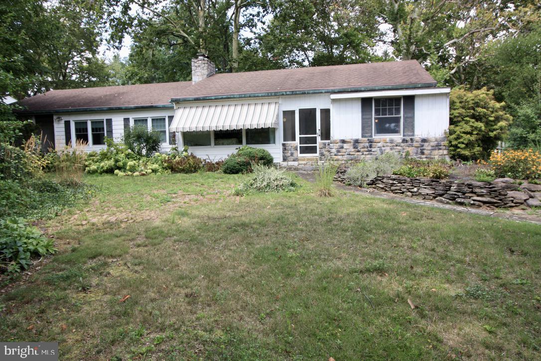 12830 Lauran Road Hagerstown, MD 21742 - Photo 2 of 27 Backyard gardening area
