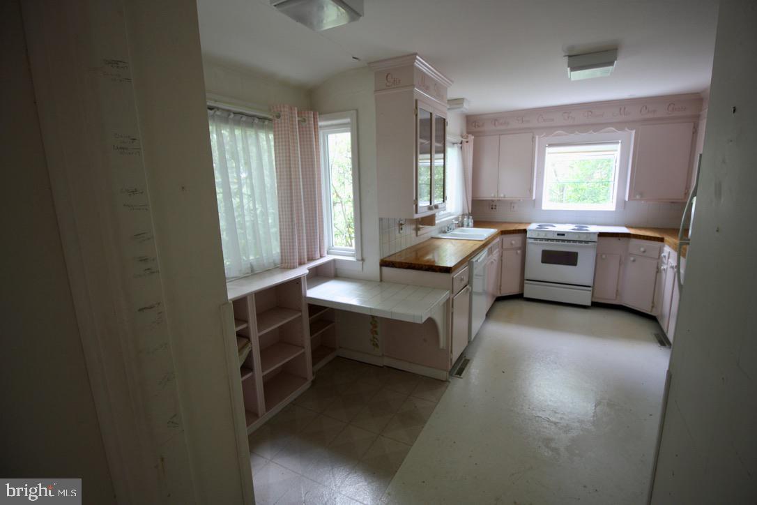 12830 Lauran Road Hagerstown, MD 21742 - Photo 19 of 27 Kitchen