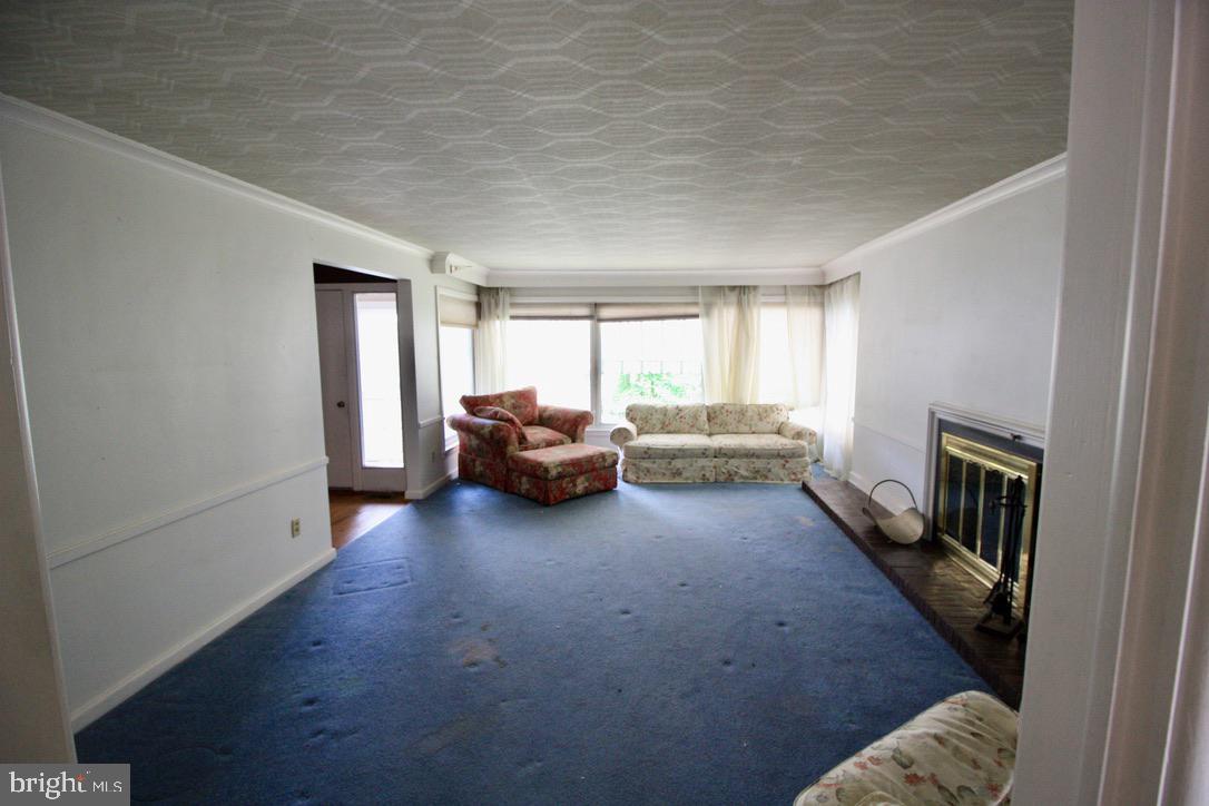 12830 Lauran Road Hagerstown, MD 21742 - Photo 5 of 27 Living room