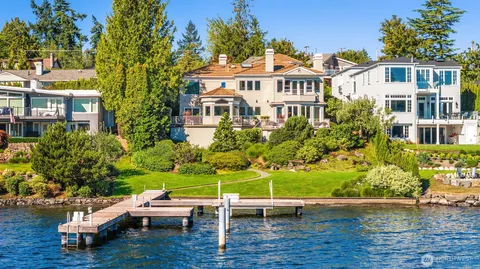 $8,700,000 | 4640 95th Avenue Northeast, Yarrow Point, WA 98004