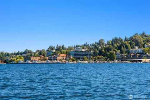 $8,700,000 | 4640 95th Avenue Northeast, Yarrow Point, WA 98004