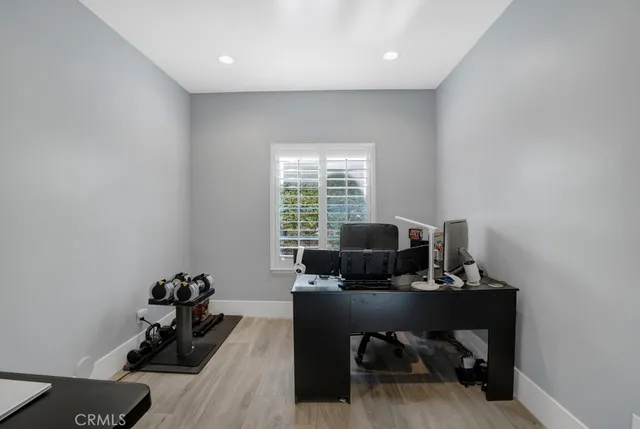 a view of a fountain in front of a building