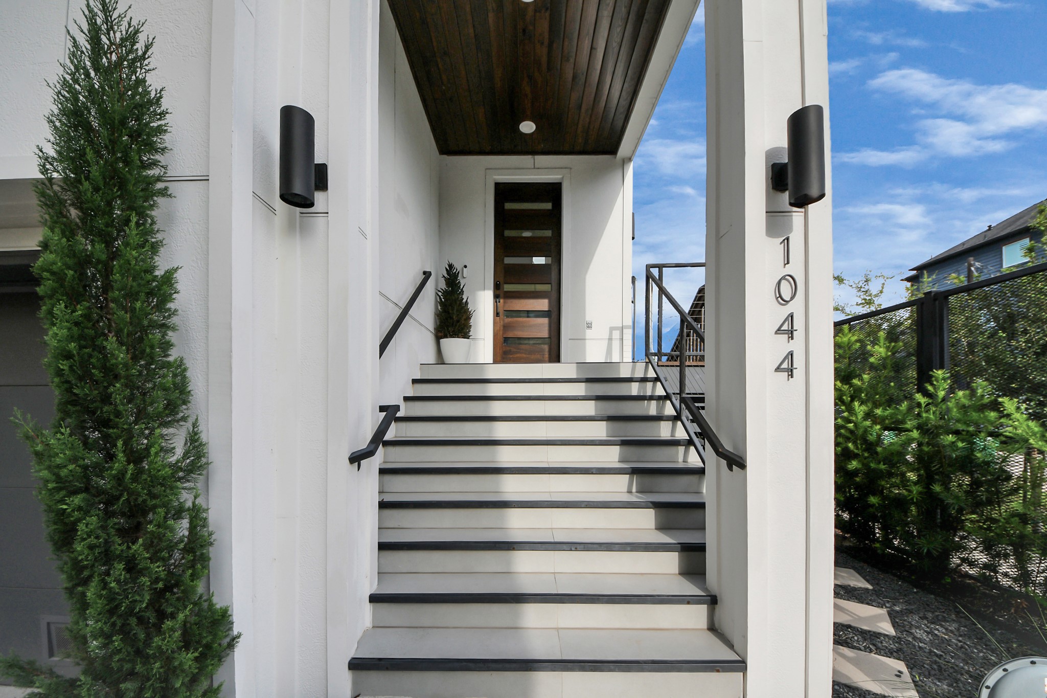 1044 West 17th Street Houston, TX 77008 - Photo 4 of 48 a view of entryway with a front door