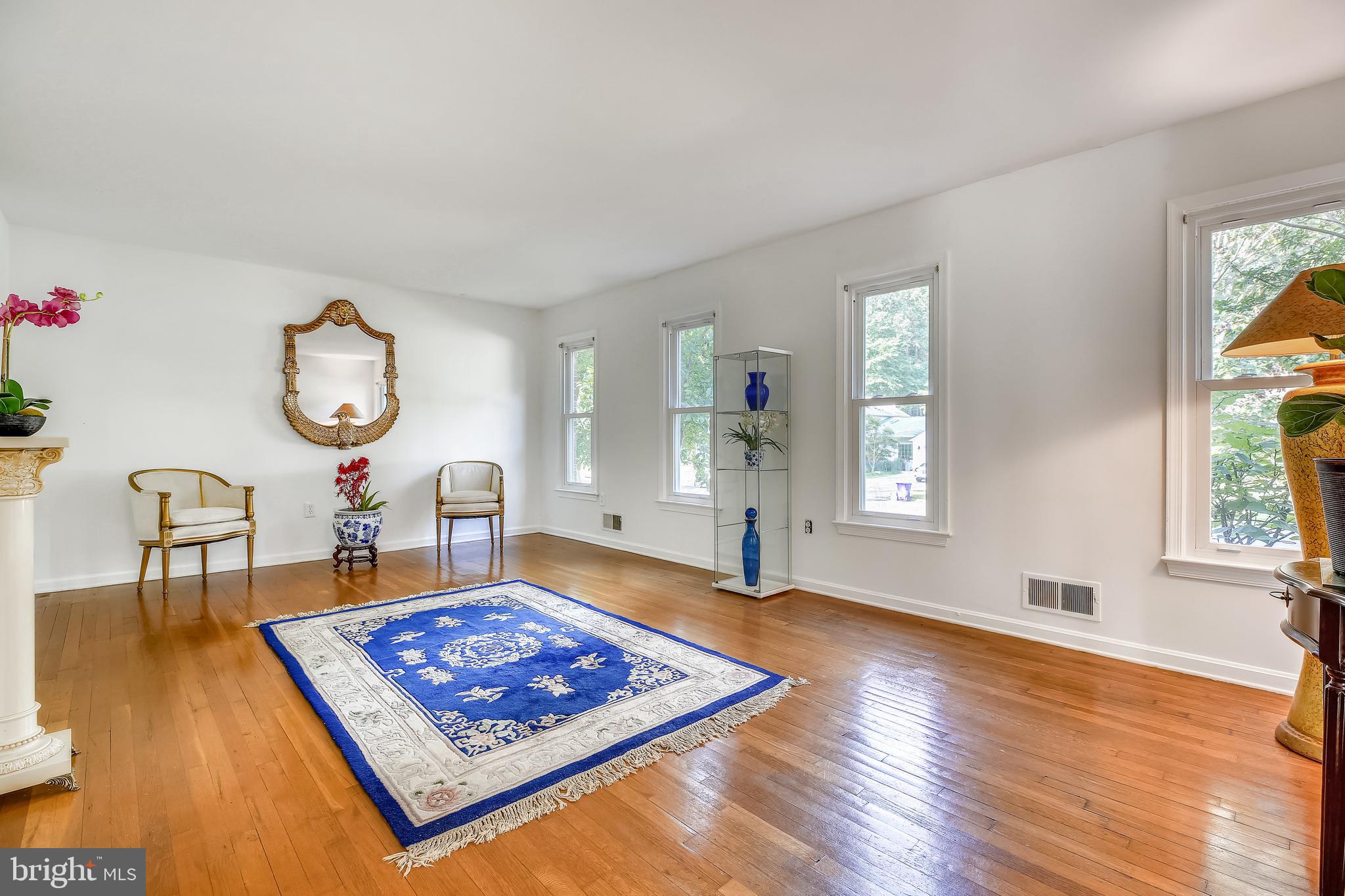13605 Wagon Way Silver Spring, MD 20906 - Photo 5 of 41 Light-Filled Living Room