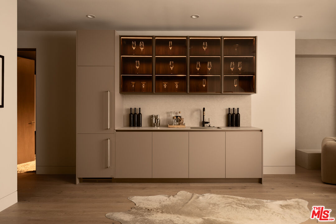 9919 Girla Way Los Angeles, CA 90064 - Photo 25 of 31 a white cabinet