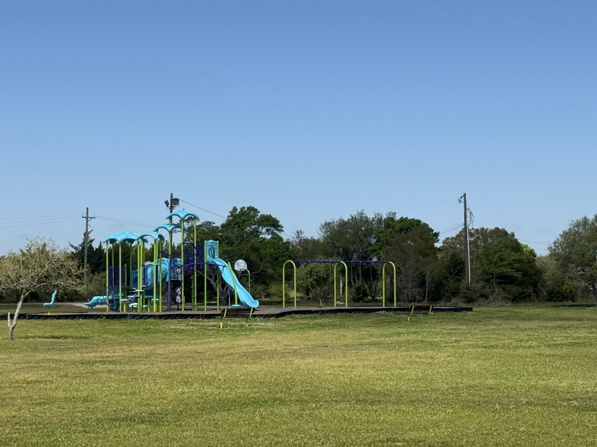 1 West Bayshore Road Anahuac, TX 77514 - Photo 8 of 9 Neighborhood play ground
