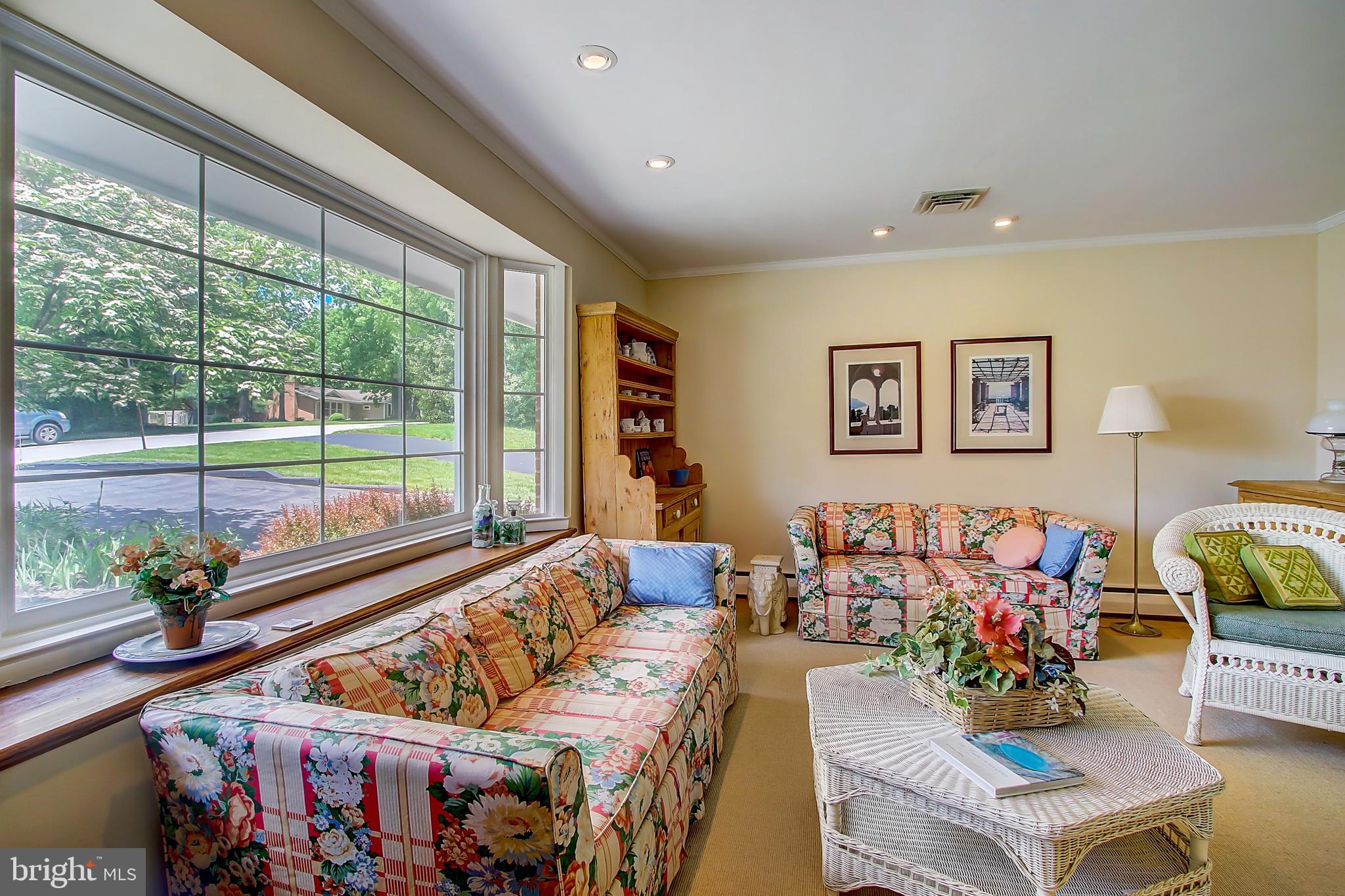 9051 Dunloggin Road Ellicott City, MD 21042 - Photo 4 of 59