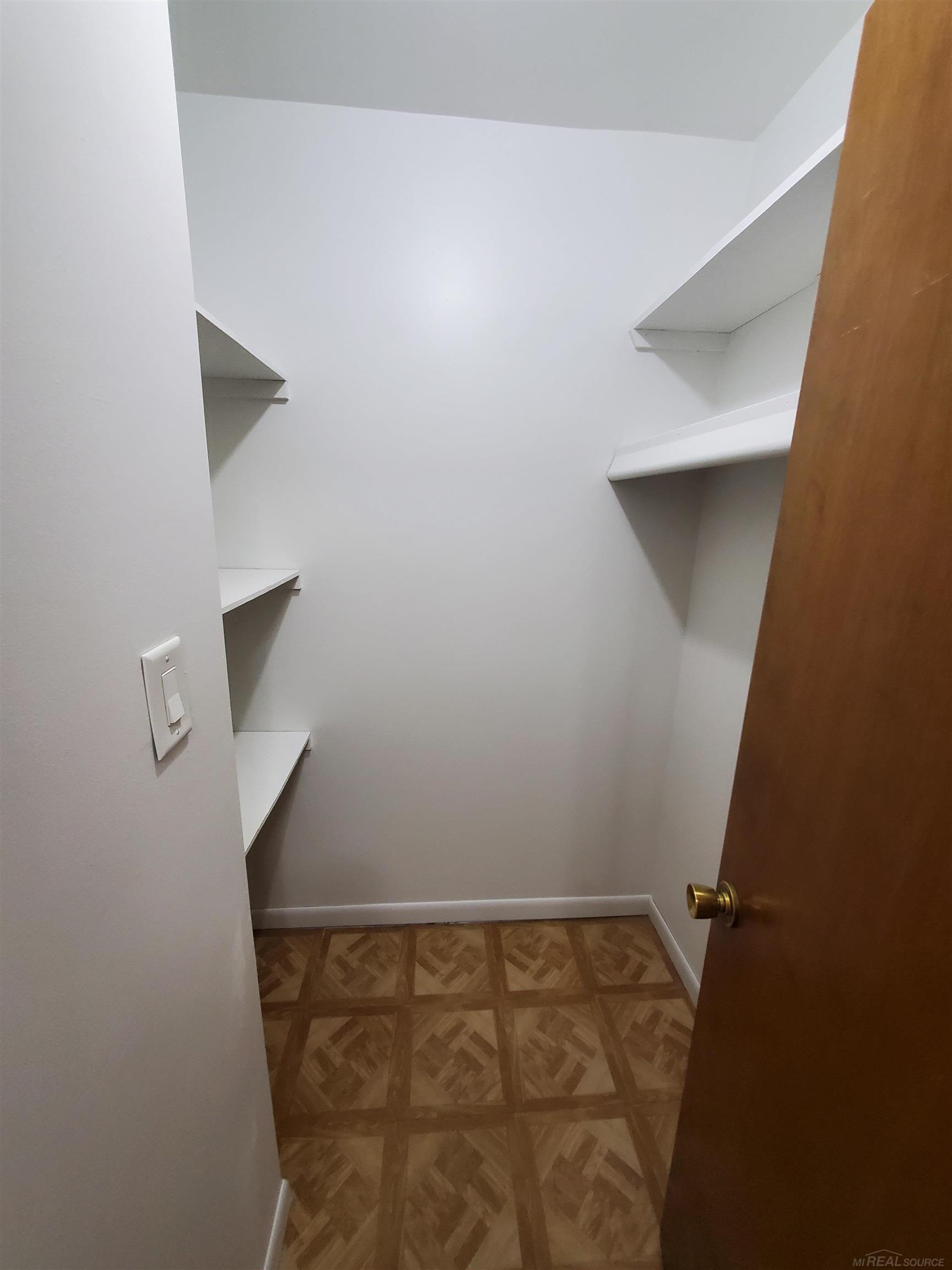 31805 Kelly Road, Unit 19 Fraser, MI 48026 - Photo 9 of 12 Gallery Image 9