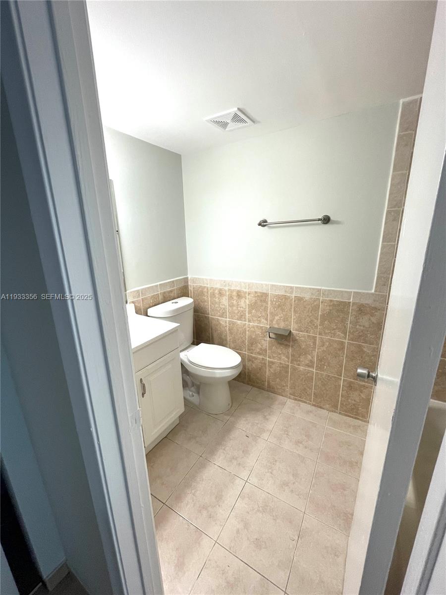 10897 Northwest 7th Street, Unit 1429 Miami, FL 33172 - Photo 7 of 17 a bathroom with a sink and a toilet