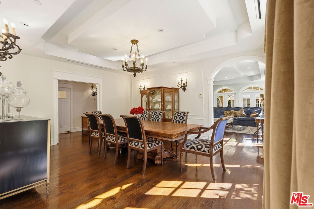 900 Chantilly Road Los Angeles, CA 90077 - Photo 10 of 46