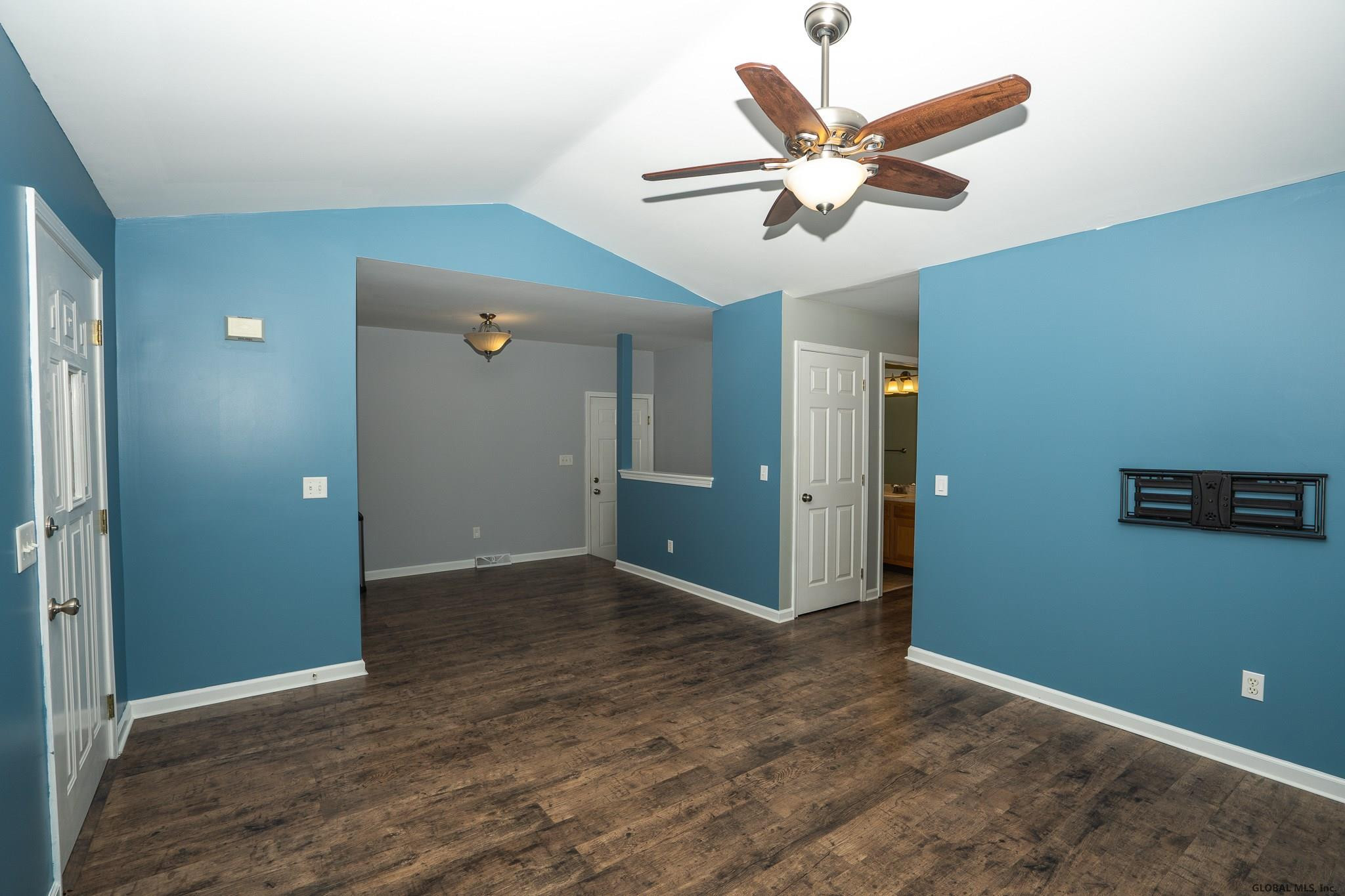 46 Rapple Drive Colonie, NY 12205 - Photo 2 of 22 Photo 2